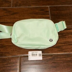 Mint Moment Lululemon belt bag 1L.